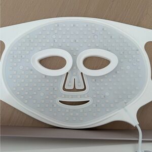 LED Light Therapy Face Mask Project E Lumalux currentbody